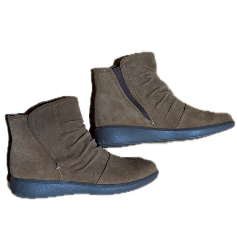 Munro Brown Suede Ruched Ankle Boots – Size 8.5